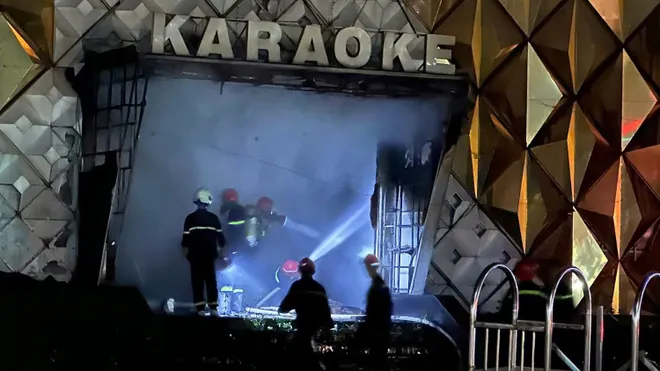 Quán bar, karaoke bỏ hoang bốc cháy dữ dội ở Đồng Nai - Ảnh 8.