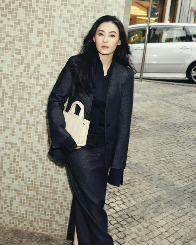 Lương Triều Vỹ, Tạ Đình Phong và dàn sao hỗ trợ nạn nhân vụ cháy ở Hong Kong (Trung Quốc)- Ảnh 4. Lương Triều Vỹ, Tạ Đình Phong và dàn sao hỗ trợ nạn nhân vụ cháy ở Hong Kong (Trung Quốc)- Ảnh 4.