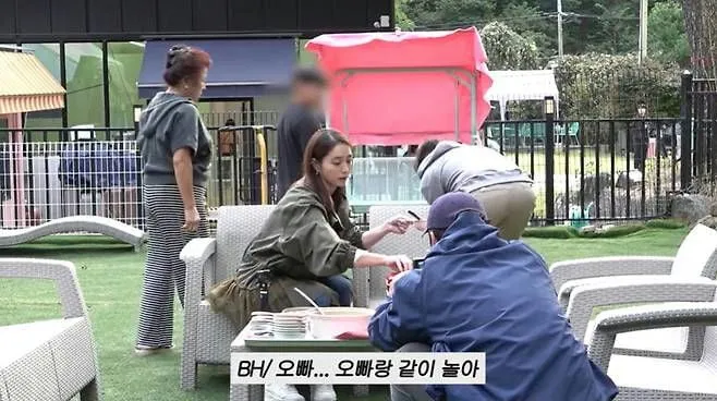 Khoảnh khắc đ&aacute;ng y&ecirc;u của Lee Byung Hun với con g&aacute;i được lan truyền rộng r&atilde;i - Ảnh 5.