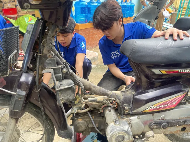 Khoảnh khắc đẹp tuần qua (24-30/11): Tình đồng bào trong giông bão- Ảnh 12. Khoảnh khắc đẹp tuần qua (24-30/11): Tình đồng bào trong giông bão- Ảnh 12.