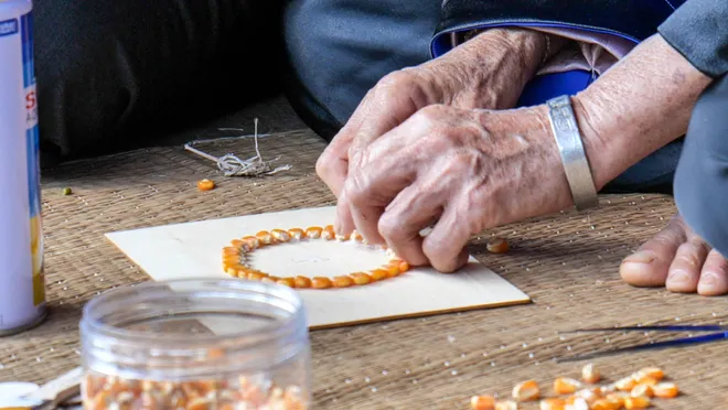 Nghệ thuật từ hạt ngô: Khi nông sản Lân Nóng "kể" chuyện du lịch xanh - Ảnh 6.