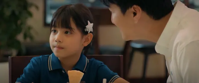 Cách em 1 milimet - Tâp 28: Viễn chê chị em Ngân - Bách "mắt toét như nhau", bố Thư không muốn Biên làm con rể- Ảnh 8. Cách em 1 milimet - Tâp 28: Viễn chê chị em Ngân - Bách "mắt toét như nhau", bố Thư không muốn Biên làm con rể- Ảnh 8.