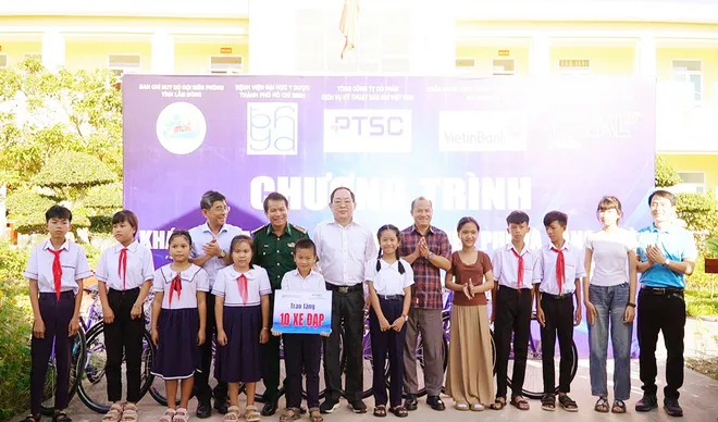 Bộ đội biên phòng hỗ trợ dân Lâm Đồng sau lũ - Ảnh 5.