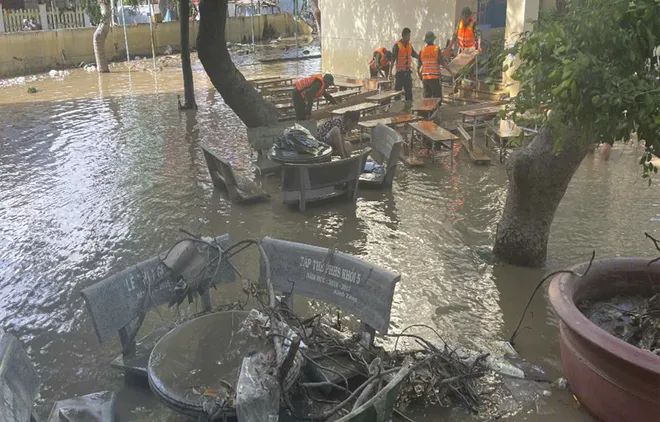 Bộ đội biên phòng hỗ trợ dân Lâm Đồng sau lũ - Ảnh 1.