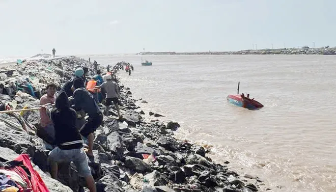 Bộ đội biên phòng hỗ trợ dân Lâm Đồng sau lũ - Ảnh 7.