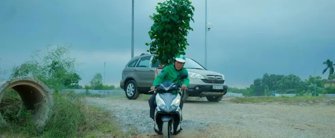 Gia đình trái dấu - Tập 6: Rớt nước mắt cảnh vợ chồng U60 đi làm shipper sau sáp nhập - Ảnh 9.