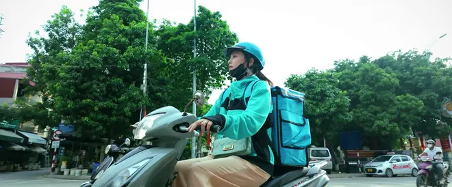 Gia đình trái dấu - Tập 6: Rớt nước mắt cảnh vợ chồng U60 đi làm shipper sau sáp nhập - Ảnh 6.