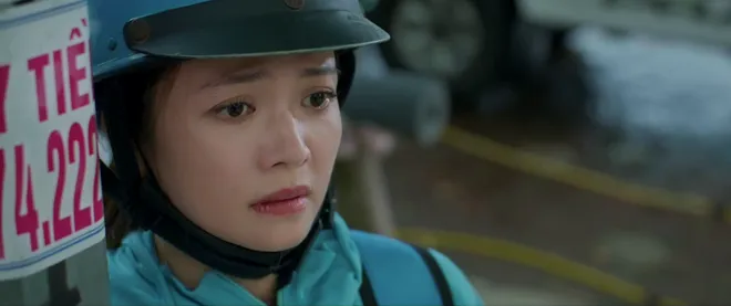 Gia đình trái dấu - Tập 6: Rớt nước mắt cảnh vợ chồng U60 đi làm shipper sau sáp nhập - Ảnh 8.