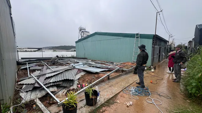 L&acirc;m Đồng: Cưỡng chế ph&aacute; dỡ 6 c&ocirc;ng tr&igrave;nh kh&ocirc;ng ph&eacute;p ở phường Xu&acirc;n Trường - Ảnh 7.