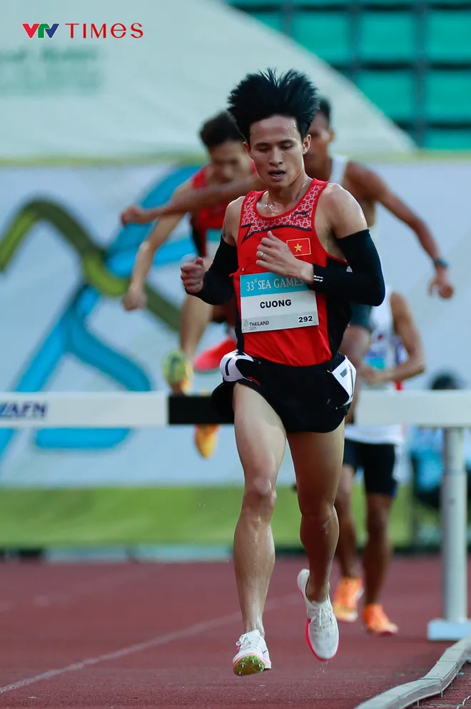 Những tấm HCV SEA Games 33 giàu cảm xúc trong ngày Điền kinh "thăng hoa" tại Supachalasai- Ảnh 6.