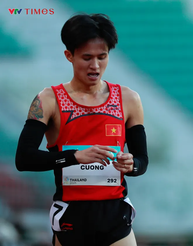 Những tấm HCV SEA Games 33 giàu cảm xúc trong ngày Điền kinh "thăng hoa" tại Supachalasai- Ảnh 10.