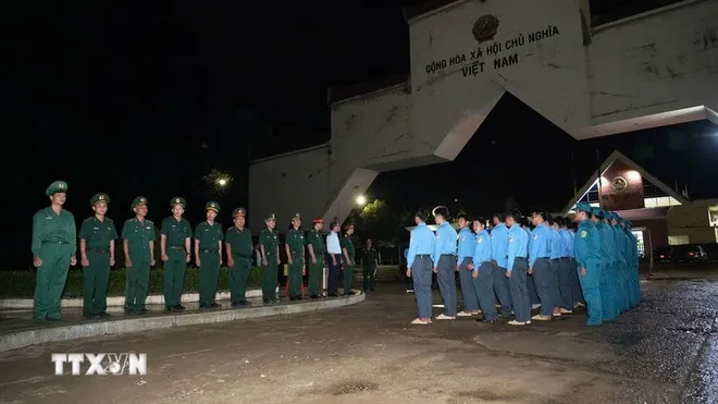 Khoảnh khắc đẹp tuần qua (8-14/12): Những nỗ lực bền bỉ dưới m&agrave;u cờ sắc &aacute;o - Ảnh 4.