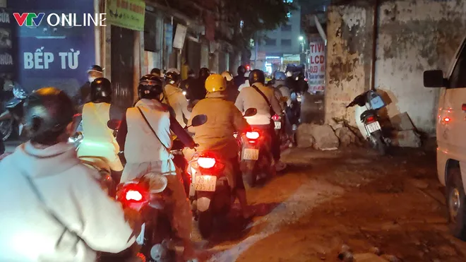 Cầu Giấy (H&agrave; Nội): Hai dự &aacute;n đường chậm tiến độ g&acirc;y nhiều hệ lụy với người d&acirc;n - Ảnh 6.