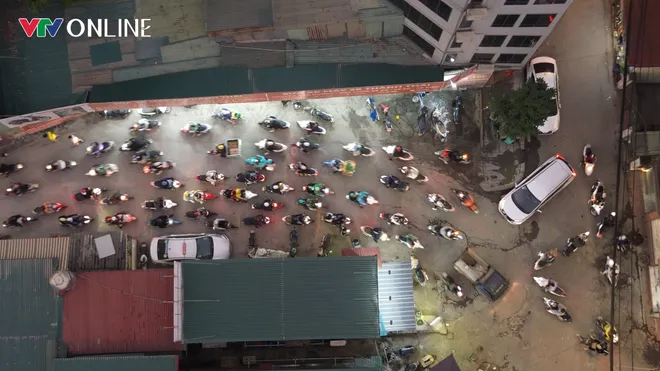 Cầu Giấy (H&agrave; Nội): Hai dự &aacute;n đường chậm tiến độ g&acirc;y nhiều hệ lụy với người d&acirc;n - Ảnh 5.