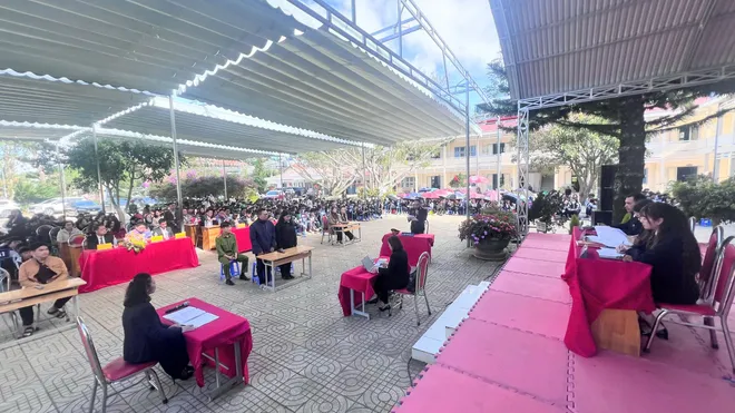 L&acirc;m Đồng: Phi&ecirc;n t&ograve;a giả định cảnh tỉnh bạo lực học đường- Ảnh 1.