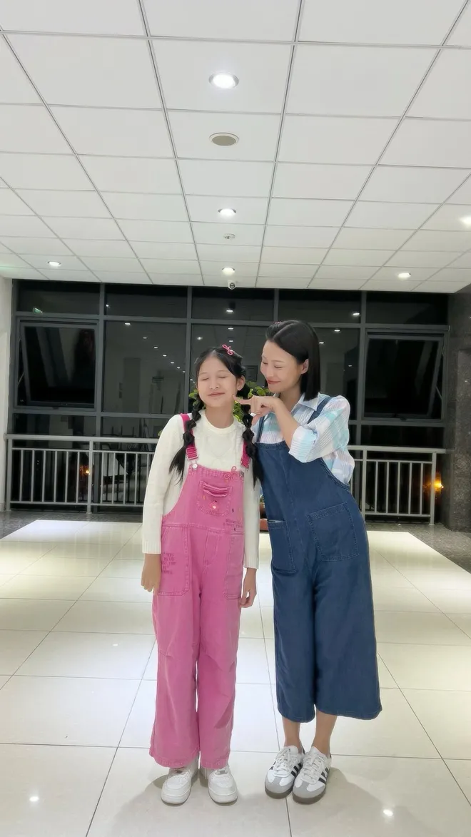 C&aacute;ch em 1 milimet: To&agrave;n bộ d&agrave;n diễn vi&ecirc;n lớn - b&eacute; lần đầu hội ngộ ở l&agrave;ng M&acirc;y- Ảnh 13.