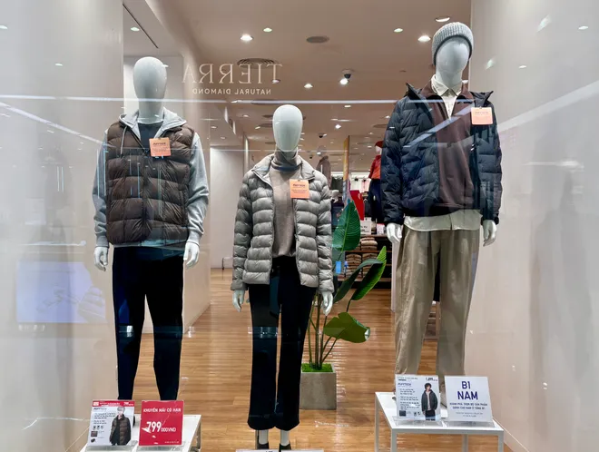 Nghịch l&yacute; thời tiết "m&ugrave;a đ&ocirc;ng kh&ocirc;ng lạnh" v&agrave; nỗi lo của c&aacute;c nh&agrave; b&aacute;n lẻ - Ảnh 2.