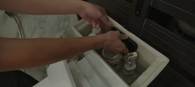 Lằn ranh - Tập 37: Người t&igrave;nh Ph&oacute; B&iacute; thư S&aacute;ch chuẩn bị hộp tiền khủng để hối lộ thanh tra - Ảnh 5.