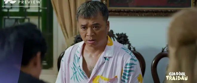 Gia đình trái dấu - Tập 11: Bố và em trai 'báo đời' bất ngờ đến nhà ông Phi - Ảnh 5.