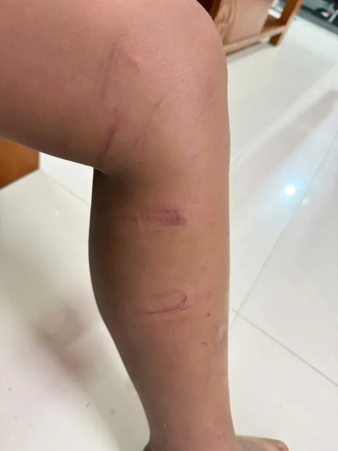 Người đ&agrave;n &ocirc;ng chặn xe, đ&aacute;nh 3 ch&aacute;u b&eacute; ở Quảng Ng&atilde;i  - Ảnh 2.