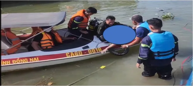 Đồng Nai: Ch&igrave;m t&agrave;u chở đ&aacute; tại bến thủy nội địa, 1 người tử vong - Ảnh 3.