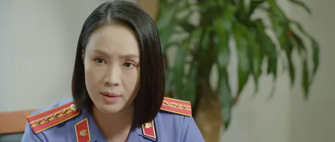 Lằn ranh - Tập 38: Nguyệt vừa khóc vừa bóc thùng tiền hối lộ - Ảnh 2.