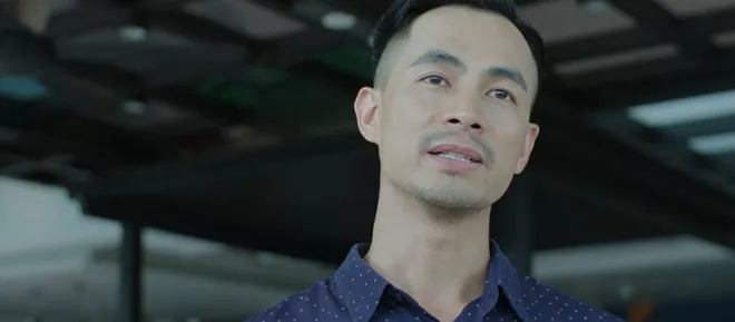 Lằn ranh - Tập 38: Nguyệt vừa khóc vừa bóc thùng tiền hối lộ - Ảnh 10.