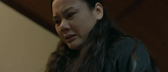 Lằn ranh - Tập 38: Nguyệt vừa khóc vừa bóc thùng tiền hối lộ - Ảnh 16.