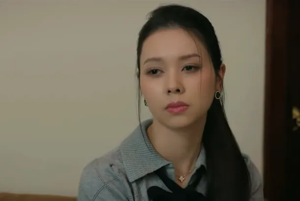 C&aacute;ch em 1 milimet - Tập 33: Hiếu đuổi theo T&uacute; về tận qu&ecirc;, Duy&ecirc;n nghi ngờ B&aacute;ch c&oacute; mối quan hệ kh&aacute;c - Ảnh 4.