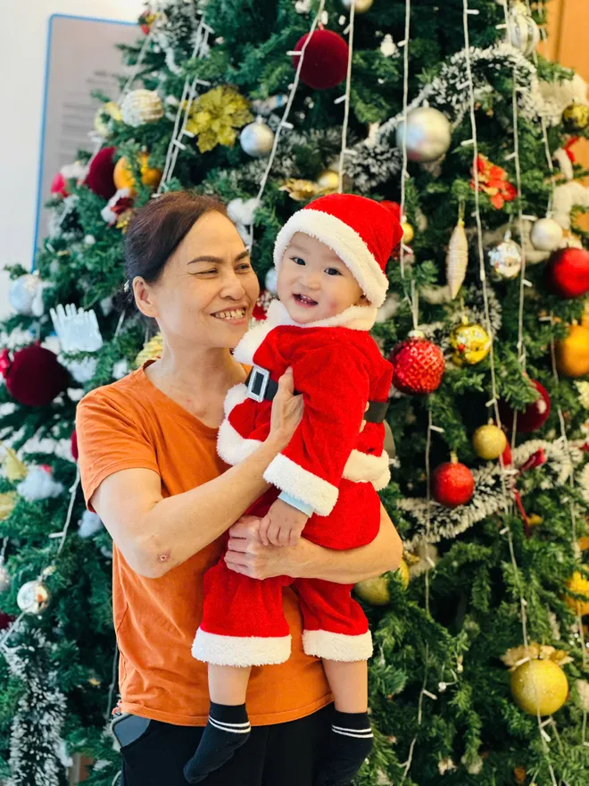 Rộn r&agrave;ng kh&ocirc;ng kh&iacute; đ&oacute;n Gi&aacute;ng sinh sớm của c&aacute;c b&eacute; mầm non H&agrave; Nội - Ảnh 12.