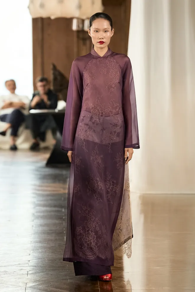 Chất liệu ren, xuy&ecirc;n thấu t&ocirc;n vinh vẻ đẹp của &aacute;o d&agrave;i truyền thống- Ảnh 4.