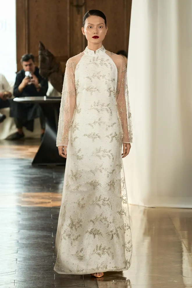 Chất liệu ren, xuy&ecirc;n thấu t&ocirc;n vinh vẻ đẹp của &aacute;o d&agrave;i truyền thống- Ảnh 7.