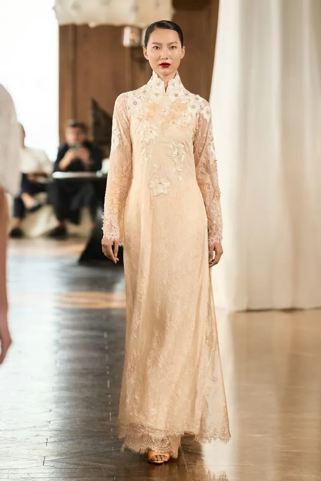 Chất liệu ren, xuy&ecirc;n thấu t&ocirc;n vinh vẻ đẹp của &aacute;o d&agrave;i truyền thống- Ảnh 3.