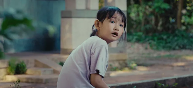 Đằng sau lớp &aacute;o kinh dị, &ldquo;Nh&agrave; hai chủ&rdquo; ca ngợi t&igrave;nh mẫu tử - Ảnh 5.