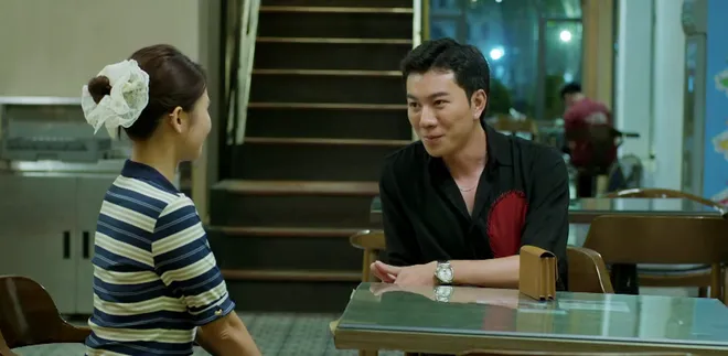 Gia đ&igrave;nh tr&aacute;i dấu - Tập 12: 'Say nắng' nữ nh&acirc;n vi&ecirc;n, anh chủ qu&aacute;n c&agrave; ph&ecirc; ghen với kh&aacute;ch- Ảnh 1.