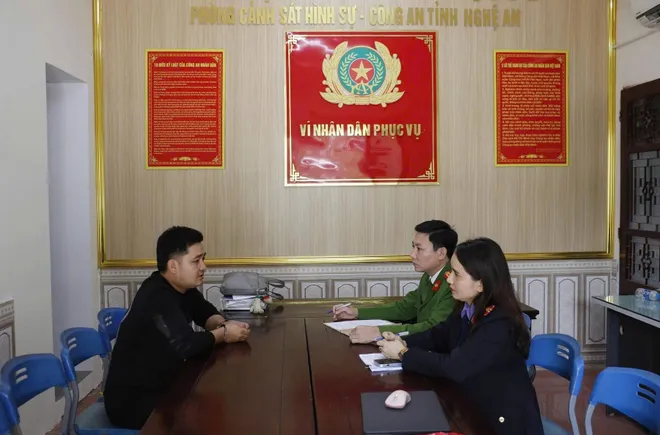 Triệt ph&aacute; đường d&acirc;y mua b&aacute;n vũ kh&iacute; qu&acirc;n dụng tr&ecirc;n mạng, thu giữ 64 khẩu s&uacute;ng, bắt giữ 42 đối tượng - Ảnh 2.