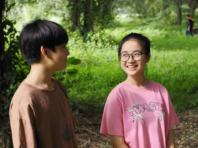 C&aacute;ch em 1 milimet: Nh&oacute;m bạn nghẹt thở chơi tr&ograve; 'v&ograve;ng quay định mệnh' ở l&agrave;ng M&acirc;y - Ảnh 23.