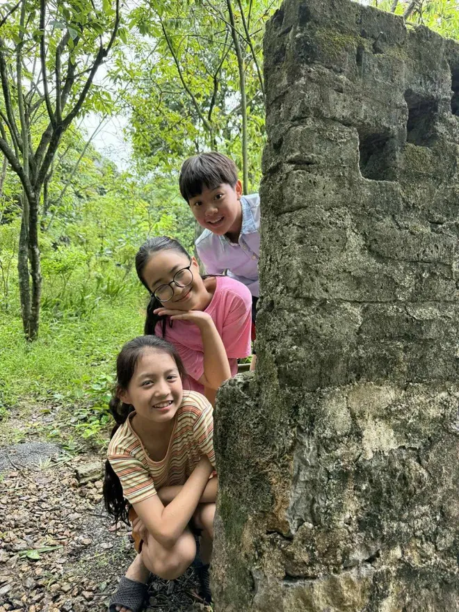 C&aacute;ch em 1 milimet: Nh&oacute;m bạn nghẹt thở chơi tr&ograve; 'v&ograve;ng quay định mệnh' ở l&agrave;ng M&acirc;y - Ảnh 25.