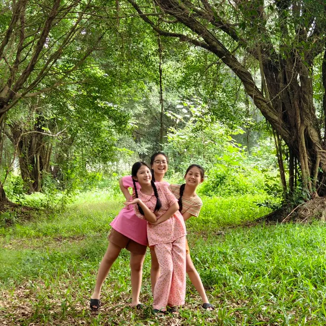 C&aacute;ch em 1 milimet: Nh&oacute;m bạn nghẹt thở chơi tr&ograve; 'v&ograve;ng quay định mệnh' ở l&agrave;ng M&acirc;y - Ảnh 26.