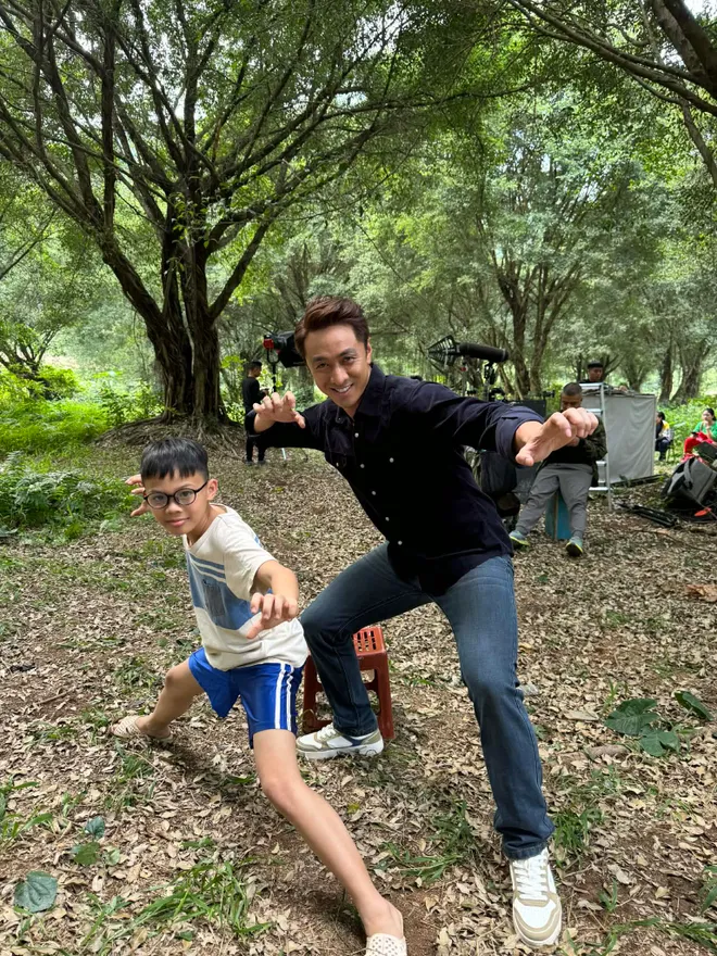 C&aacute;ch em 1 milimet: Nh&oacute;m bạn nghẹt thở chơi tr&ograve; 'v&ograve;ng quay định mệnh' ở l&agrave;ng M&acirc;y - Ảnh 16.