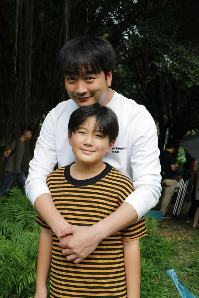 C&aacute;ch em 1 milimet: Nh&oacute;m bạn nghẹt thở chơi tr&ograve; 'v&ograve;ng quay định mệnh' ở l&agrave;ng M&acirc;y - Ảnh 6.