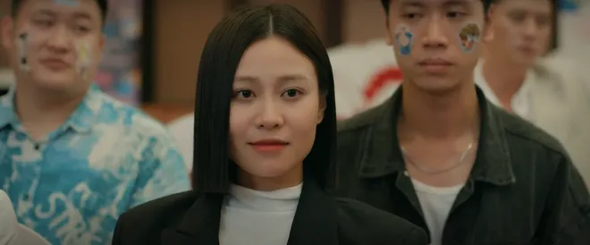 C&aacute;ch em 1 milimet - Tập 33: Hiếu bắt quả tang Duy&ecirc;n nhận tiền của Ho&agrave;ng cận - Ảnh 2.