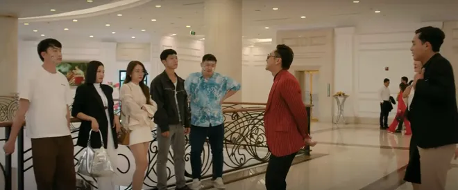 C&aacute;ch em 1 milimet - Tập 33: Hiếu bắt quả tang Duy&ecirc;n nhận tiền của Ho&agrave;ng cận - Ảnh 4.