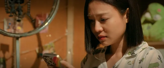 C&aacute;ch em 1 milimet - Tập 33: T&uacute; kết th&uacute;c quan hệ online với B&aacute;ch, Chiến đo bị mẹ bắt đi cắt tiền duy&ecirc;n - Ảnh 1.
