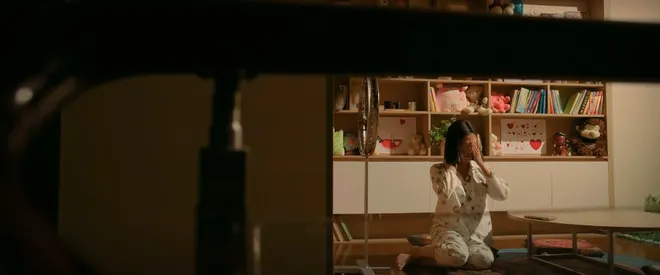 C&aacute;ch em 1 milimet - Tập 33: T&uacute; kết th&uacute;c quan hệ online với B&aacute;ch, Chiến đo bị mẹ bắt đi cắt tiền duy&ecirc;n - Ảnh 2.