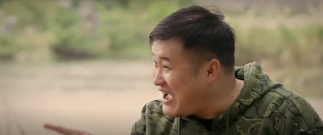 C&aacute;ch em 1 milimet: Chiến đo bị mẹ bắt đi cắt tiền duy&ecirc;n - Ảnh 4.