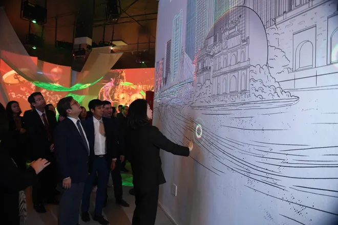 Ra mắt kh&ocirc;ng gian triển l&atilde;m số &ldquo;H&agrave; Nội Rạng Rỡ - &Aacute;nh s&aacute;ng v&agrave; Di sản&rdquo; tại trung t&acirc;m Thủ đ&ocirc; - Ảnh 5.