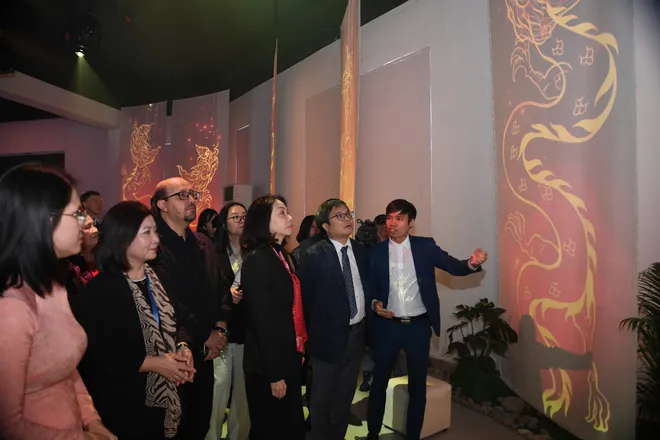 Ra mắt kh&ocirc;ng gian triển l&atilde;m số &ldquo;H&agrave; Nội Rạng Rỡ - &Aacute;nh s&aacute;ng v&agrave; Di sản&rdquo; tại trung t&acirc;m Thủ đ&ocirc; - Ảnh 7.