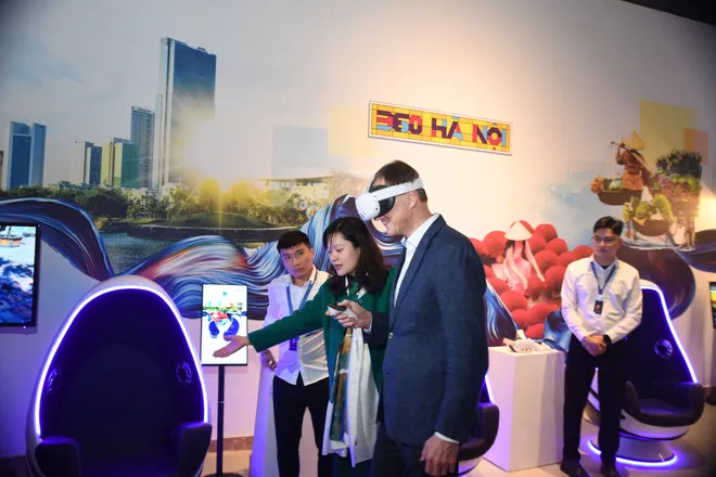 Ra mắt kh&ocirc;ng gian triển l&atilde;m số &ldquo;H&agrave; Nội Rạng Rỡ - &Aacute;nh s&aacute;ng v&agrave; Di sản&rdquo; tại trung t&acirc;m Thủ đ&ocirc; - Ảnh 4.