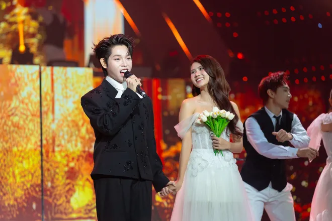 "Ho&agrave;ng tử Valentine" Đức Ph&uacute;c mang năng lượng t&igrave;nh y&ecirc;u ngập tr&agrave;n tới "Bản giao hưởng Việt Nam" - Ảnh 2.